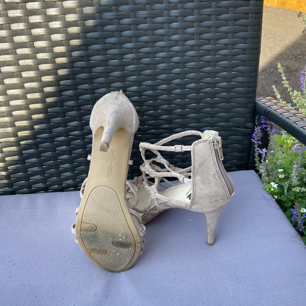 High Heels - Picture 4 of 4